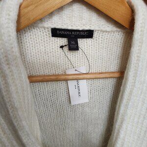 Brand new XL BANANA REPUBLIC CREAM CARDIGAN SWEATER
